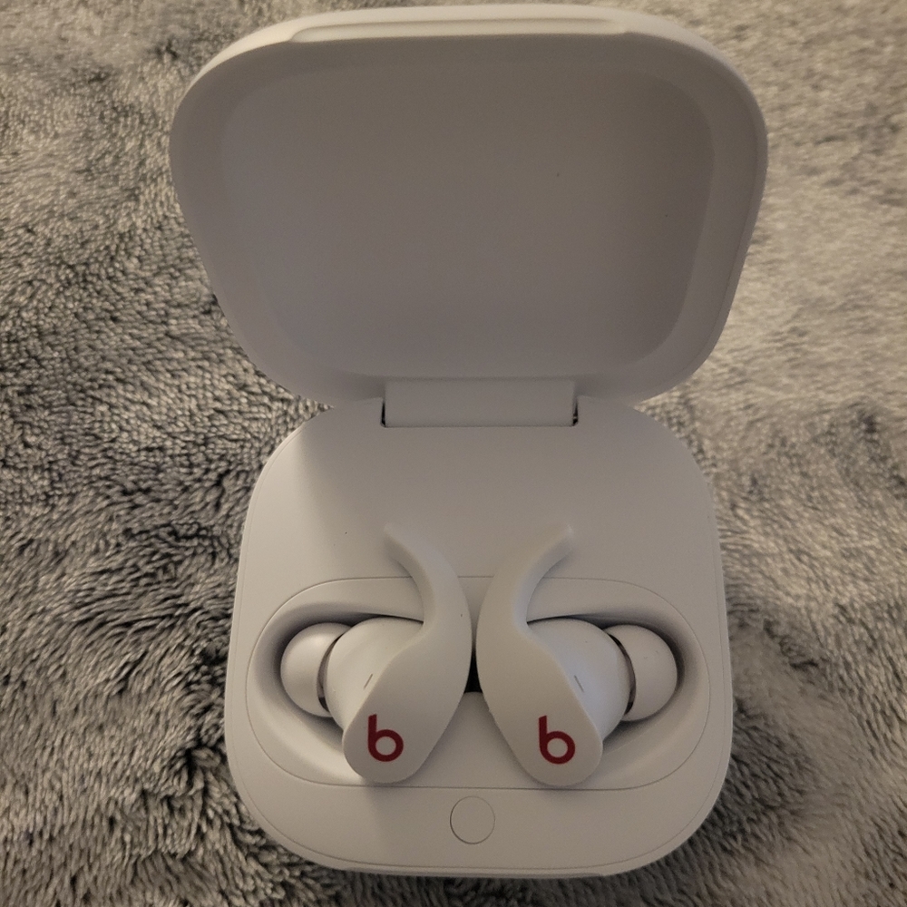 Beats Studio Buds-voice cancelation